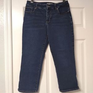 Chico's So Slimming Capri size 0.5 6 dark wash